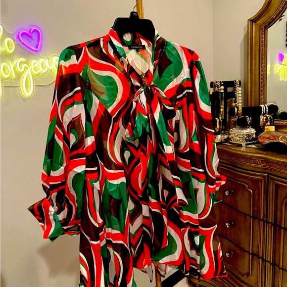 Red and Black Graphic Blouse with Flutter Sleeves - Picture 10 of 12